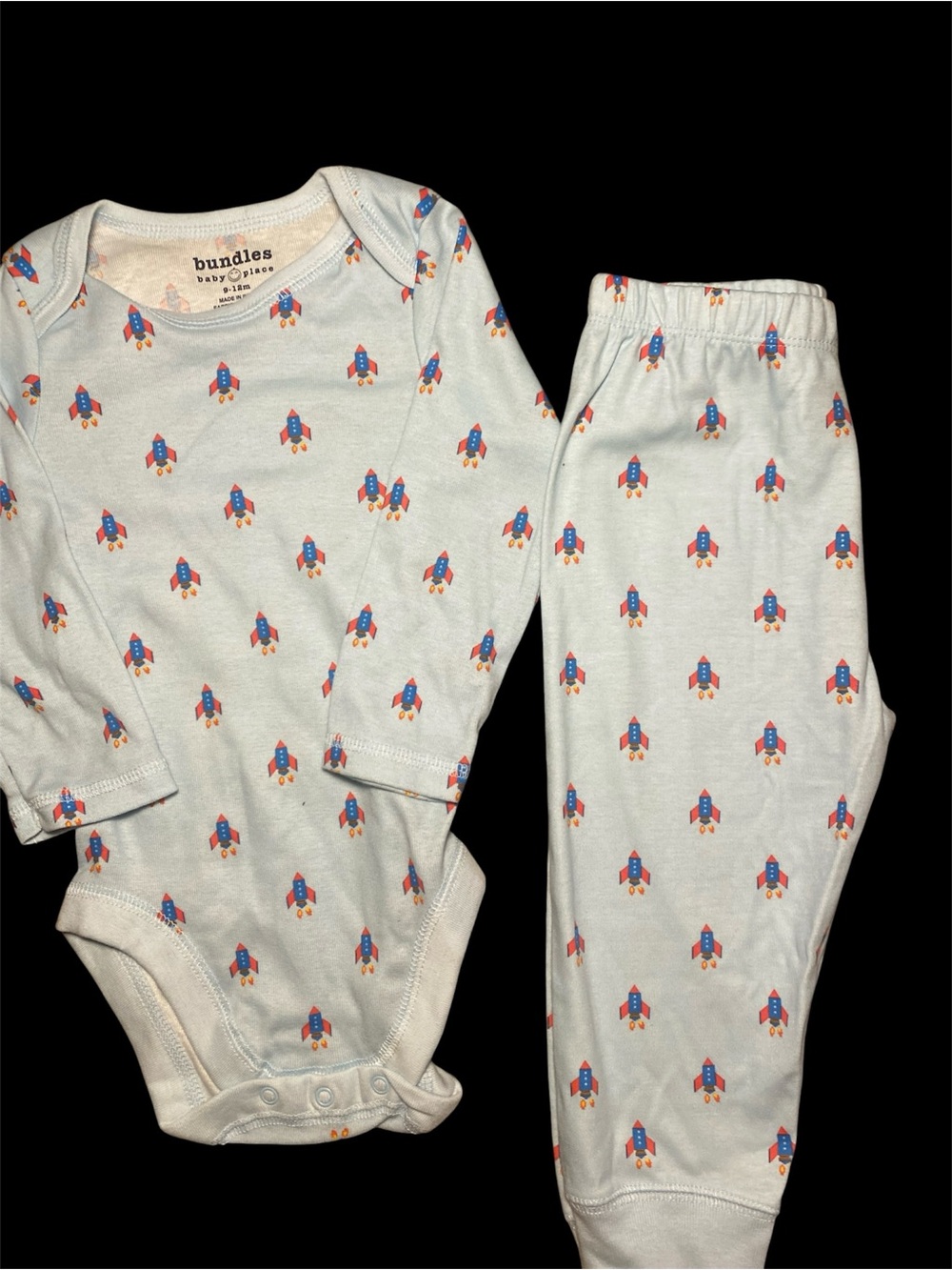 NWOT Baby l/s outfit. Super cute and Cozy. Size 9-12 months